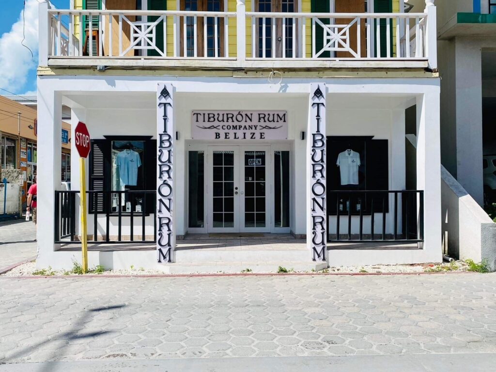 TIBURON RUM ROOM - Authentic San Pedro bar scene