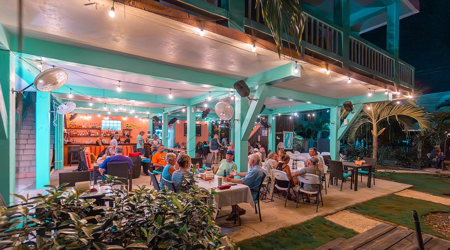 SOMEPLACE SOUTH - Authentic San Pedro bar scene